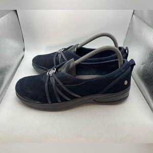 Bzees Niche women’s blue denim wedges size 9